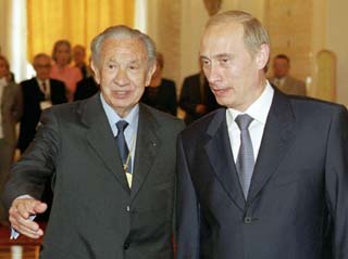 Самаранч и президента на Русия Путин преди решителния вот в Москва
